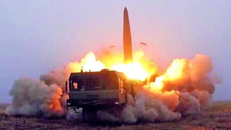 Nga phóng tên lửa Iskander-M bắn nổ trụ sở của quân đội Ukraine